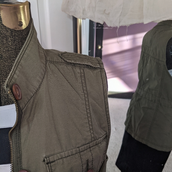 Abercrombie and Fitch Utility Outerwear Twill military vest - Picture 6 of 8